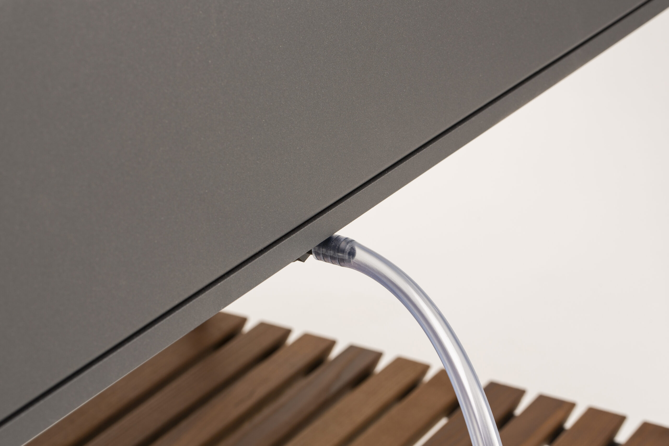 gartensilber-balkonhochbeet-premium-aus-aluminium-mit-thermo-esche-ablage image 4