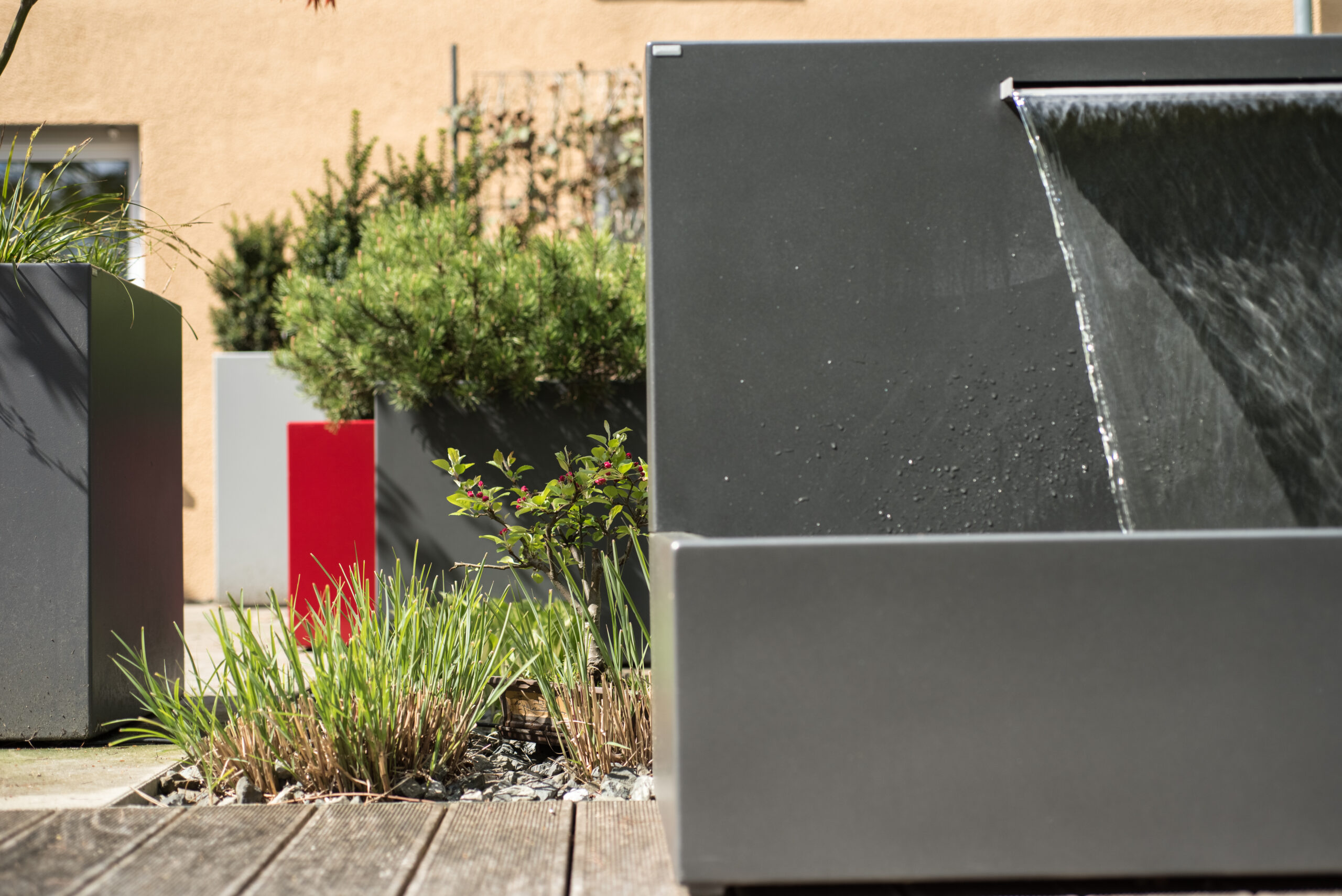 gartensilber-wasserfall-wasserobjekt-f-r-garten-und-terrasse image 3