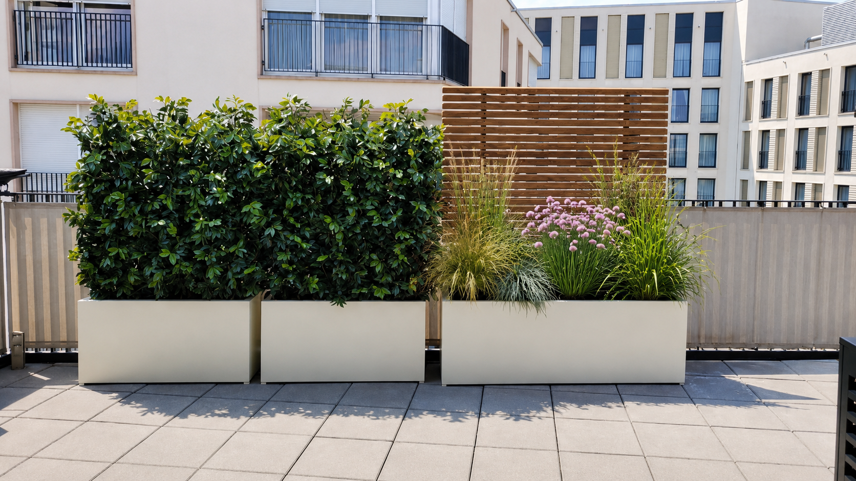 gartensilber-quader-mit-sichtschutzelement-aus-thermo-esche-holz image 6