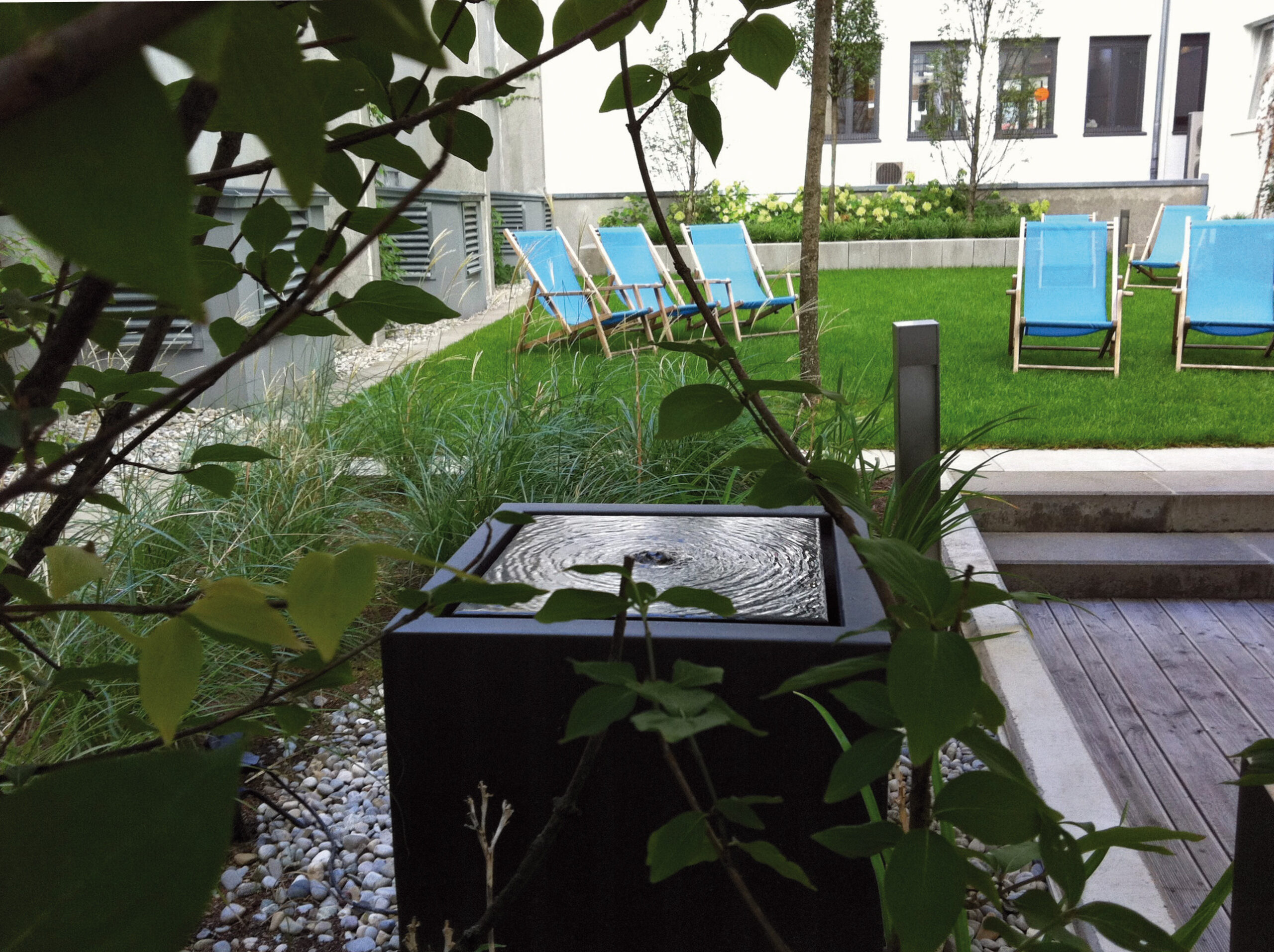 gartensilber-wasserkubus-wasserobjekt-mit-stahlmantel-geschlossenes-system image 3