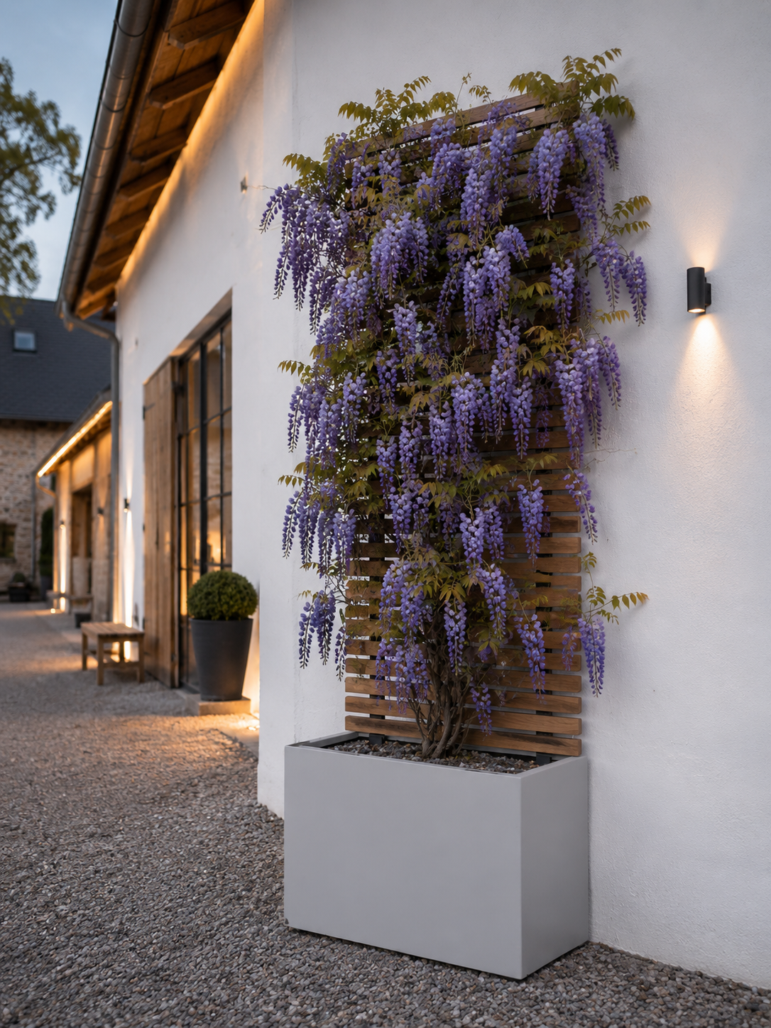 gartensilber-quader-schmal-mit-sichtschutzelement-aus-holz image 4